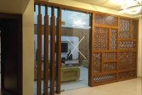 Material partisi kayu pada desain interior